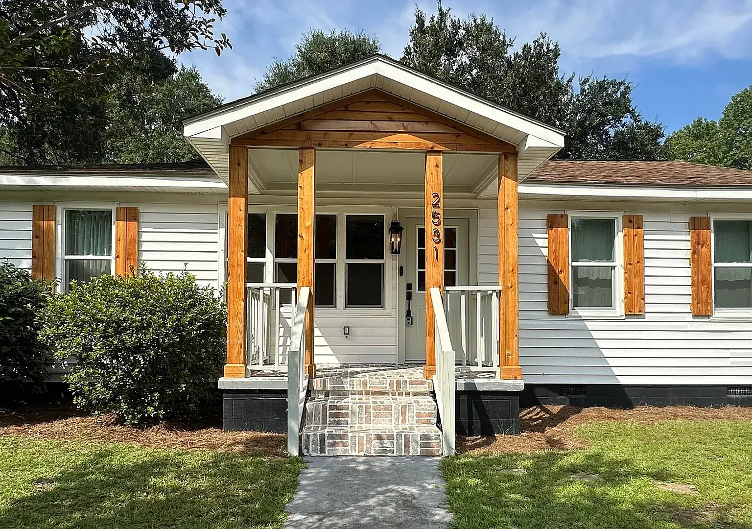 Cute 3 Bedroom House Available Now! — Photo 1
