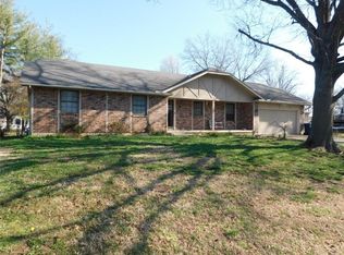 1805 Cambridge Ln, Pittsburg, KS 66762