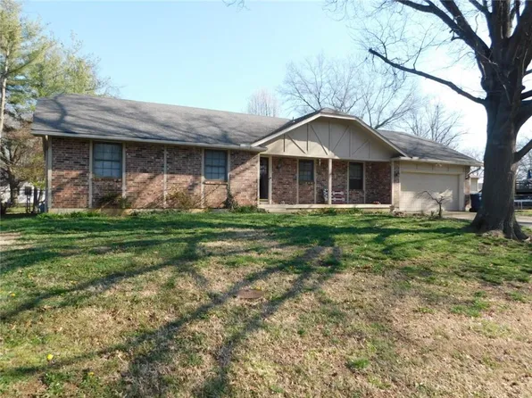 1805 Cambridge Ln, Pittsburg, KS 66762
