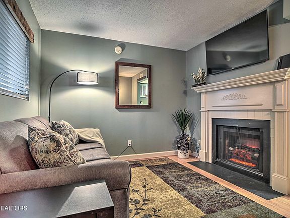 3rd image of 685 River Rd #306