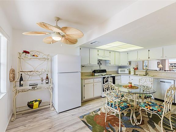 4th image of 11644 SW Egret Cir APT 1002