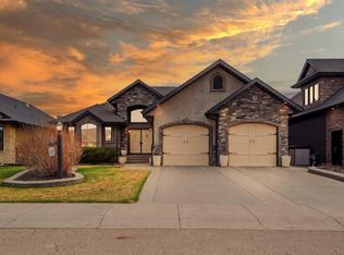68 N Oakwood Close, Red Deer, AB T4P 0C5