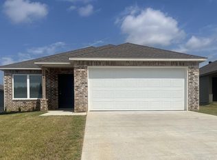 8048 Chesapeake Trl, Bauxite, AR 72011