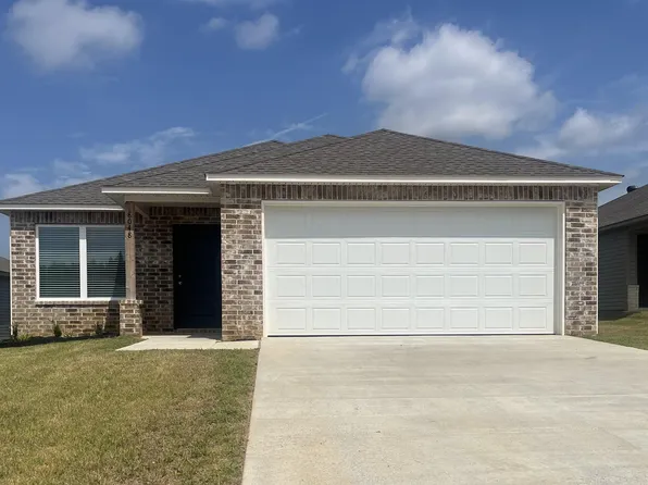 8048 Chesapeake Trl, Bauxite, AR 72011