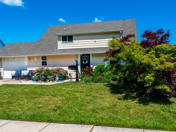 21 Inlet Rd, Levittown, PA 19057