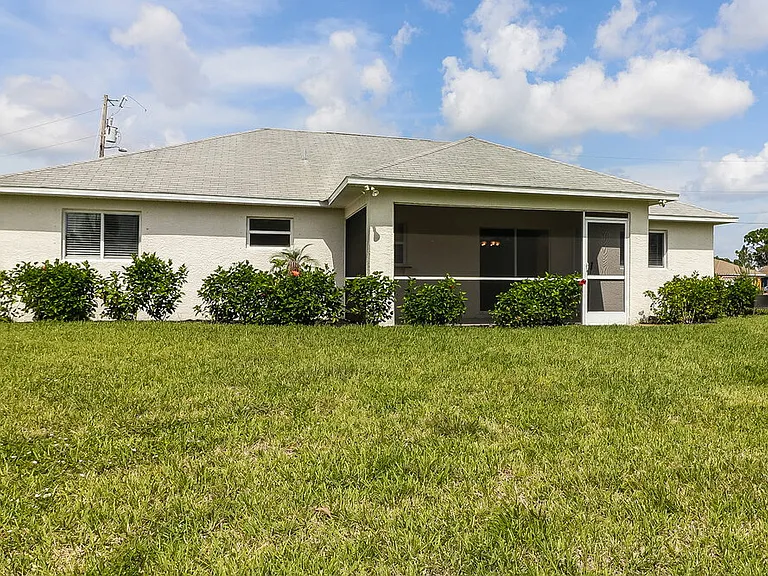 800 SW 8th Pl — Photo 15