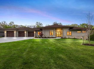 215 N Ridge Pl, Kalona, IA 52247