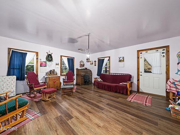 3rd image of 107 Cherry St