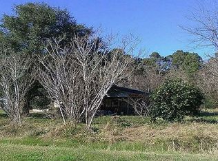 521 Crossover Rd, Anahuac, TX 77514