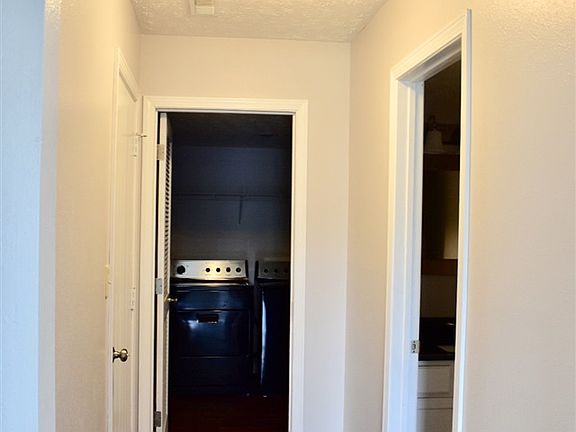 4th image of 323 Chapelhill Dr