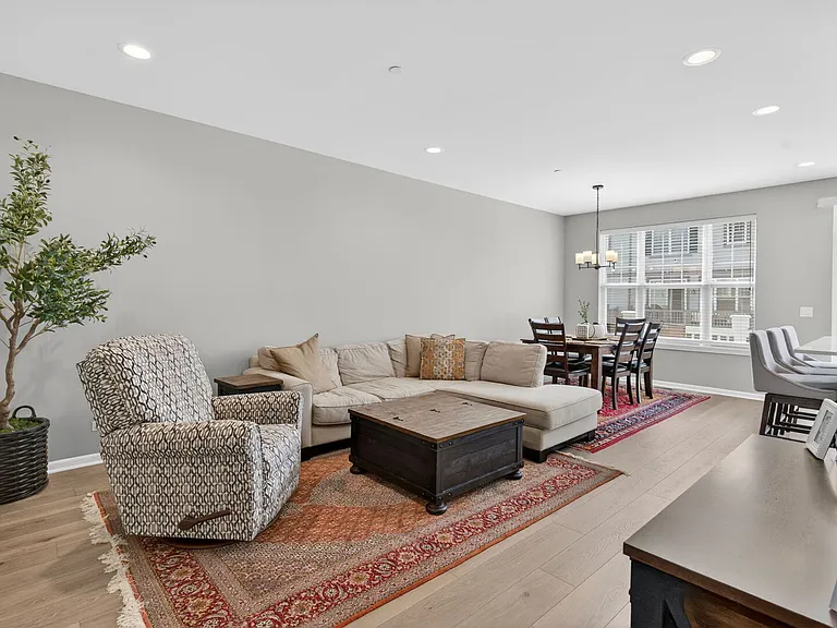 30W142 Wheeler Cir — Photo 18