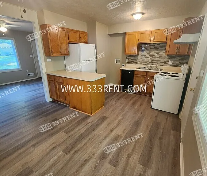 11012 Newton Ave — Photo 4