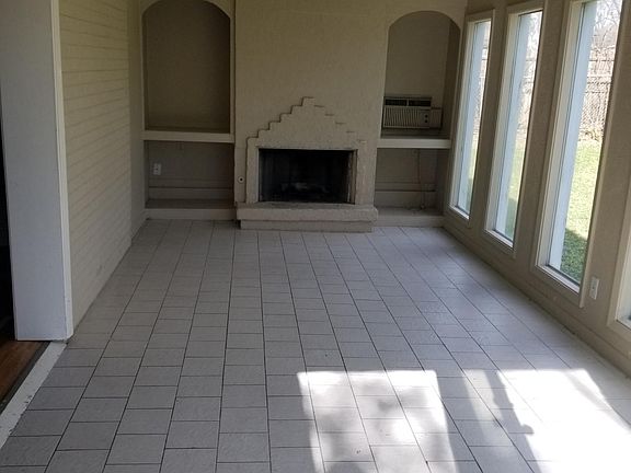 4th image of 14232 Dennis Ln