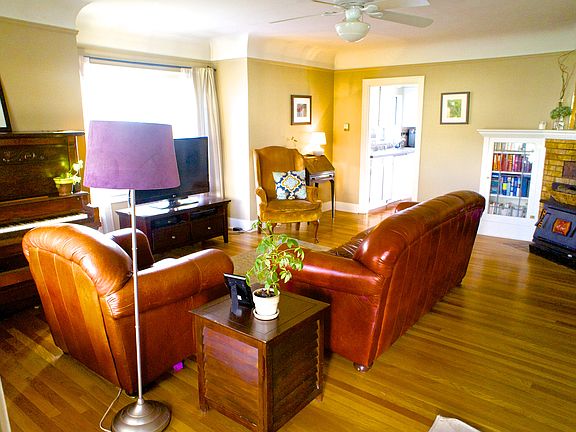 Living Room with Oak Hardwood Floors