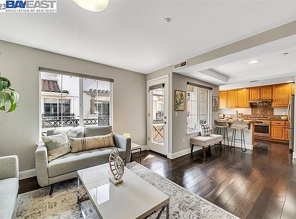 2nd image of 3286 Payne Ave
