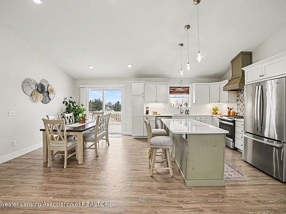 5th image of 1008 Eagle View Dr