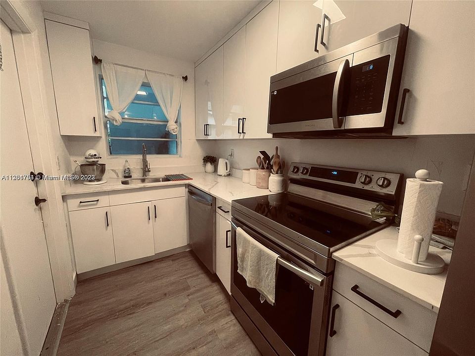1st image of 541 Blue Heron Dr APT 114