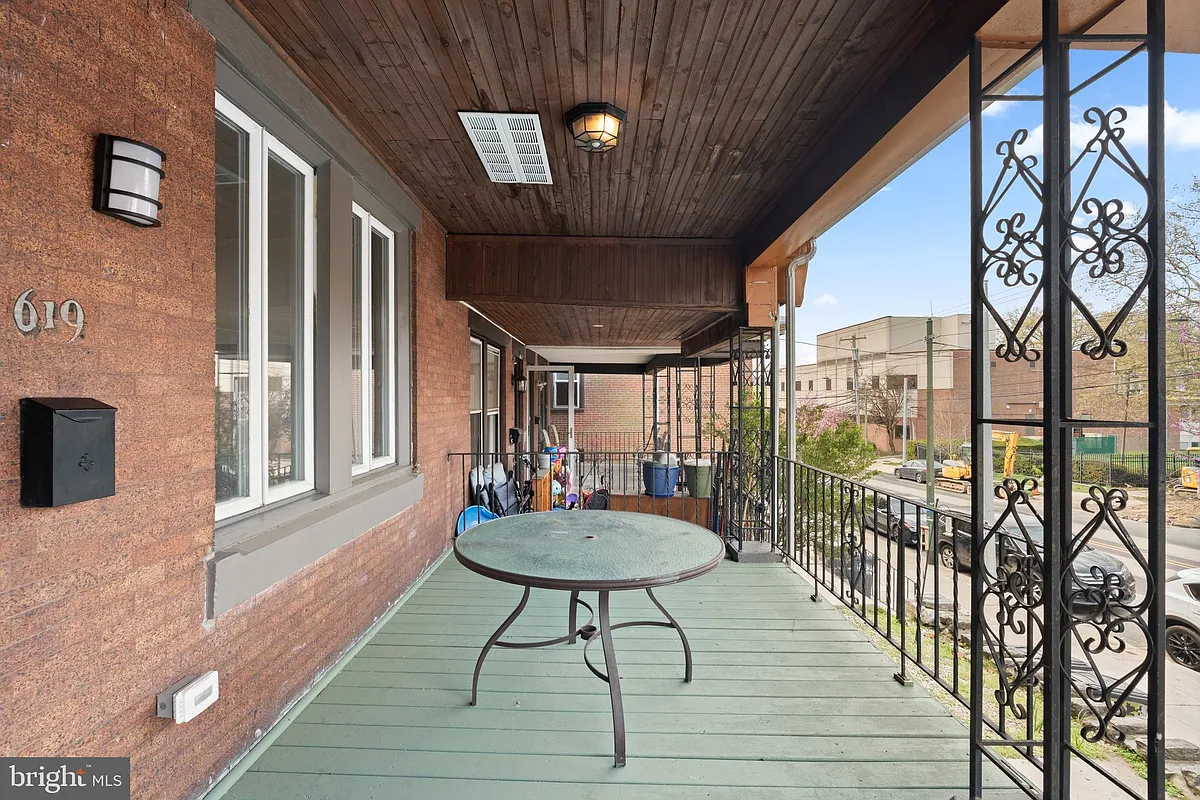 Building Photo - 619 S 42nd St