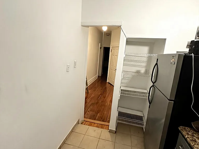 907 Summit Ave #3 — Photo 9