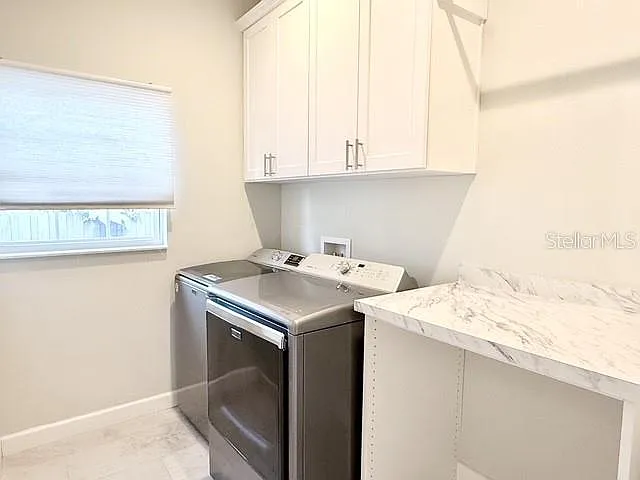 2408 Corrine Dr — Photo 25