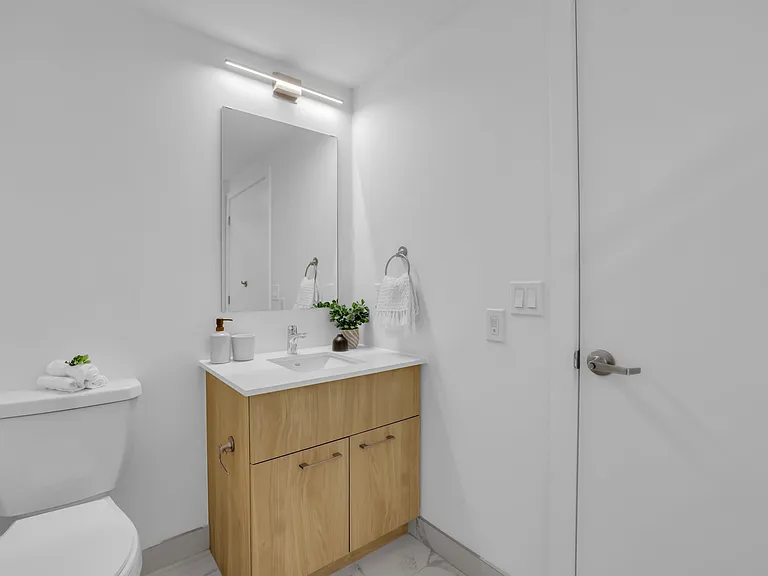36 Robinson Ave — Photo 23