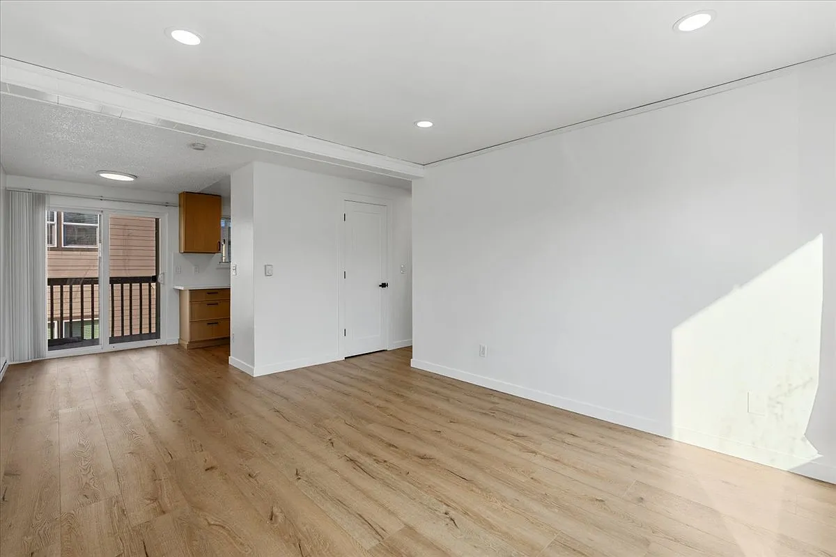 2 bed, 750 sqft, $1,800 — Photo 3
