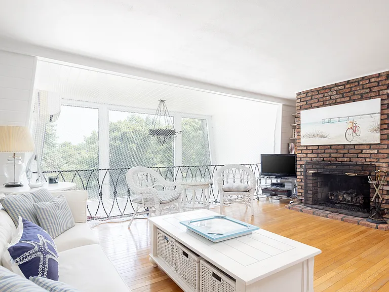 54 Cliff Rd — Photo 12