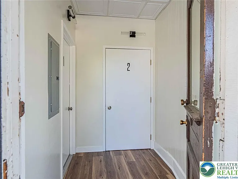 34 E Washington Ave — Photo 5