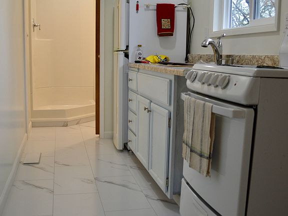 5th image of 920 W Park St #B