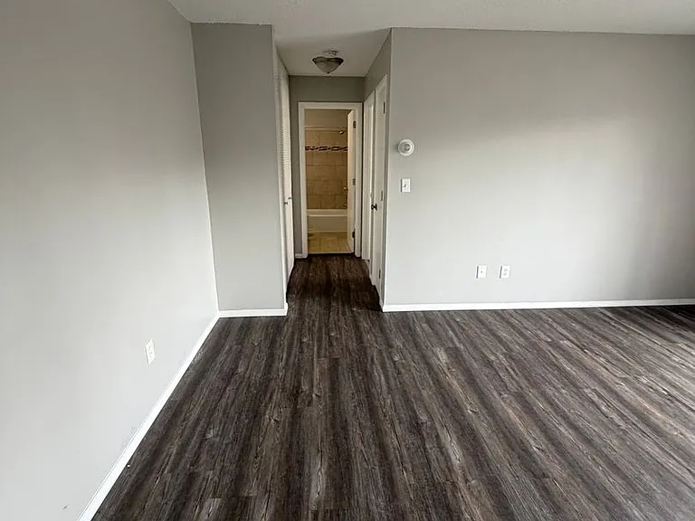 1053 County Road D E — Photo 2