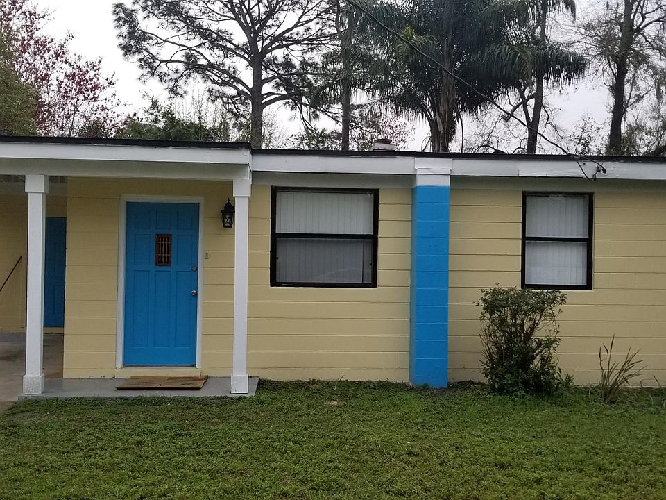 1st image of 10429 Pinehurst Dr