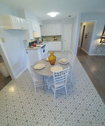 5th image of 715 Edgebrook Ln