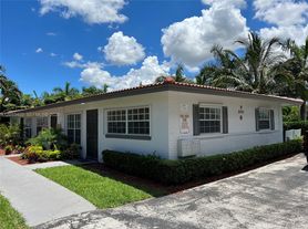 8701 NW 38th Dr, Pompano Beach, FL