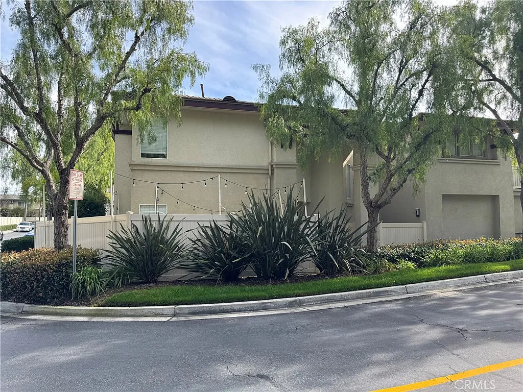 3 bed, 2.5 bath, 1506 sqft, $4,400 — Photo 1