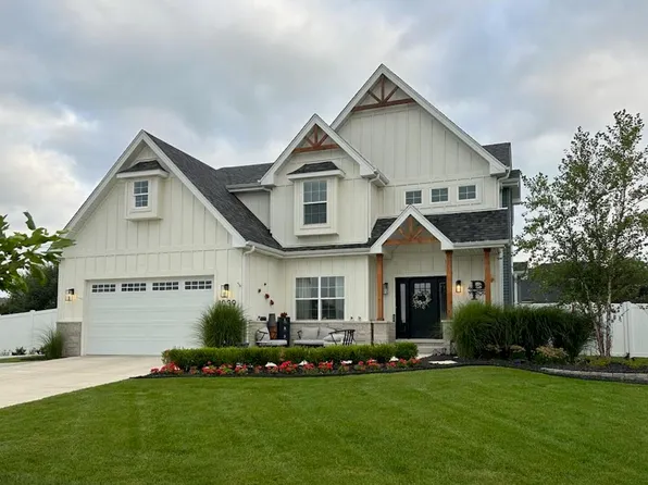 1039 Hummingbird Ln, Peotone, IL 60468