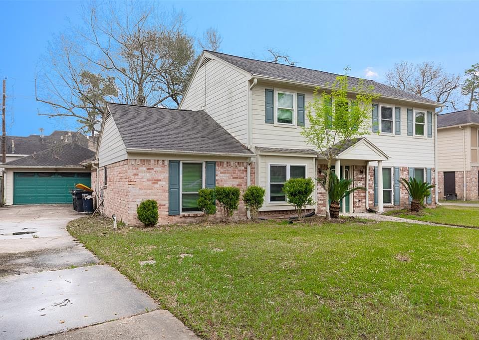 1st image of 15806 Winding Moss Dr