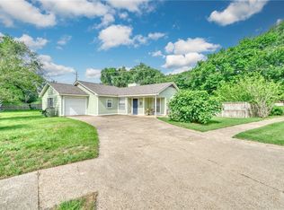 2812 Shirewood Dr, Bryan, TX 77807