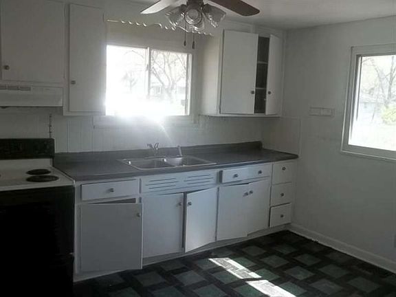 3rd image of 2417 Alpena Ave