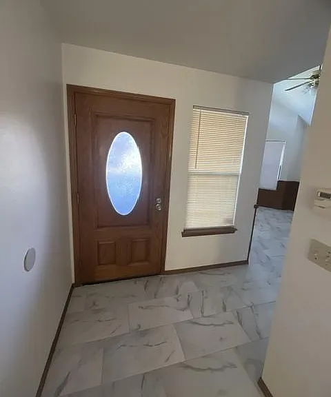 2122 N Clark Ct — Photo 8
