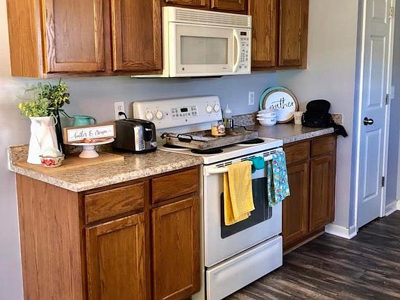 3rd image of 948 Applecross Dr