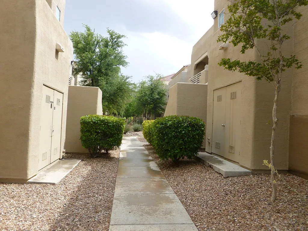 1 bed, 560 sqft, $1,200 — Photo 3