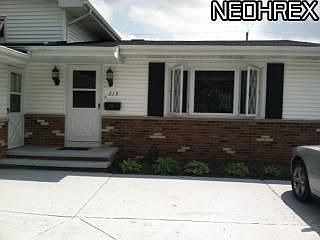 5th image of 215 University Ave
