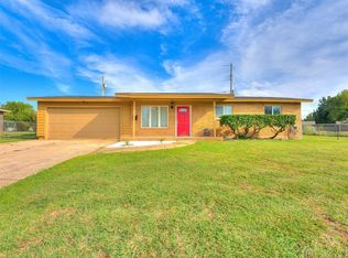 2112 Queensbury Rd, Moore, OK 73160