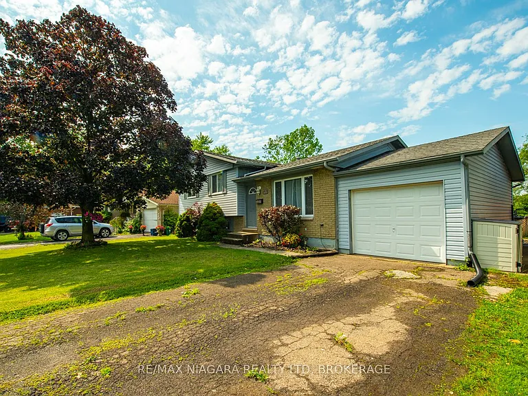47 Elmvale Cres — Photo 1