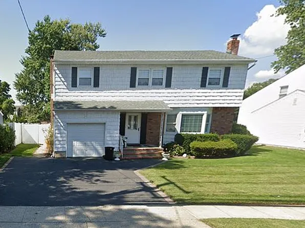 34 Park Blvd, Massapequa, NY 11758
