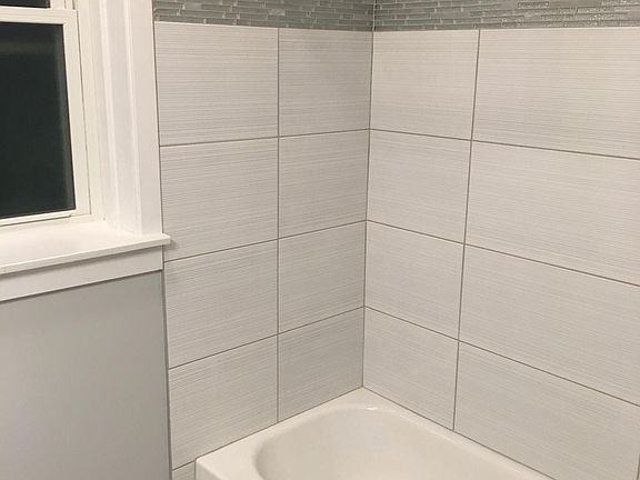 4th image of 5524 N Artesian Ave #3