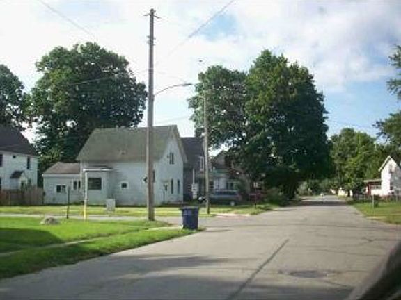 Exterior Neighborhood (street photo)