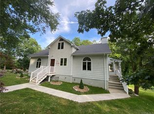 52 Traverse Rd, Lake Peekskill, NY 10537
