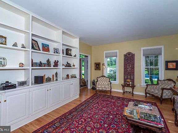 5th image of 160 Cotswold Ct