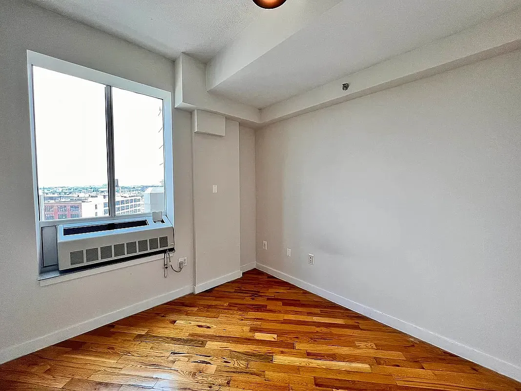 29-28 41st Avenue — Photo 4